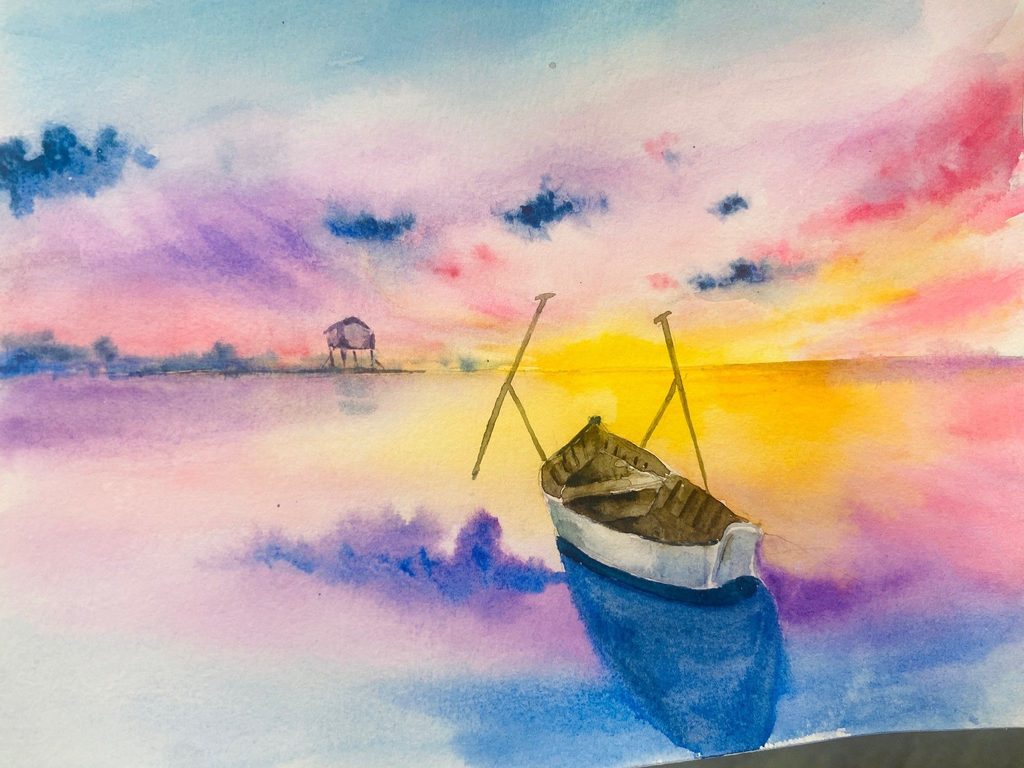 Peinture à l'aquarelle d'un bateau en bois sur une eau calme, sous un ciel de coucher de soleil aux teintes roses et violettes.